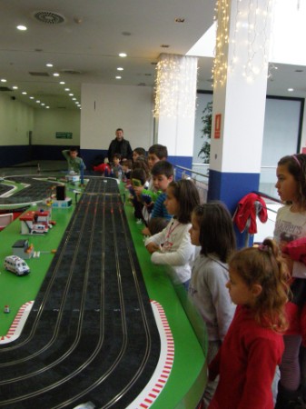 Las carreras se celebraban siendo justos con y para todos los niños, ya que cada niño cada vez corría (durante 4 minutos) por un carril. En la pista de 6 carriles, se empezaba por la 1 y se acababa por la 6 y los coches eran los mismos para todos. Se contabilizaban las vueltas, se sumaban y aparecían los ganadores.</p>
<p> 